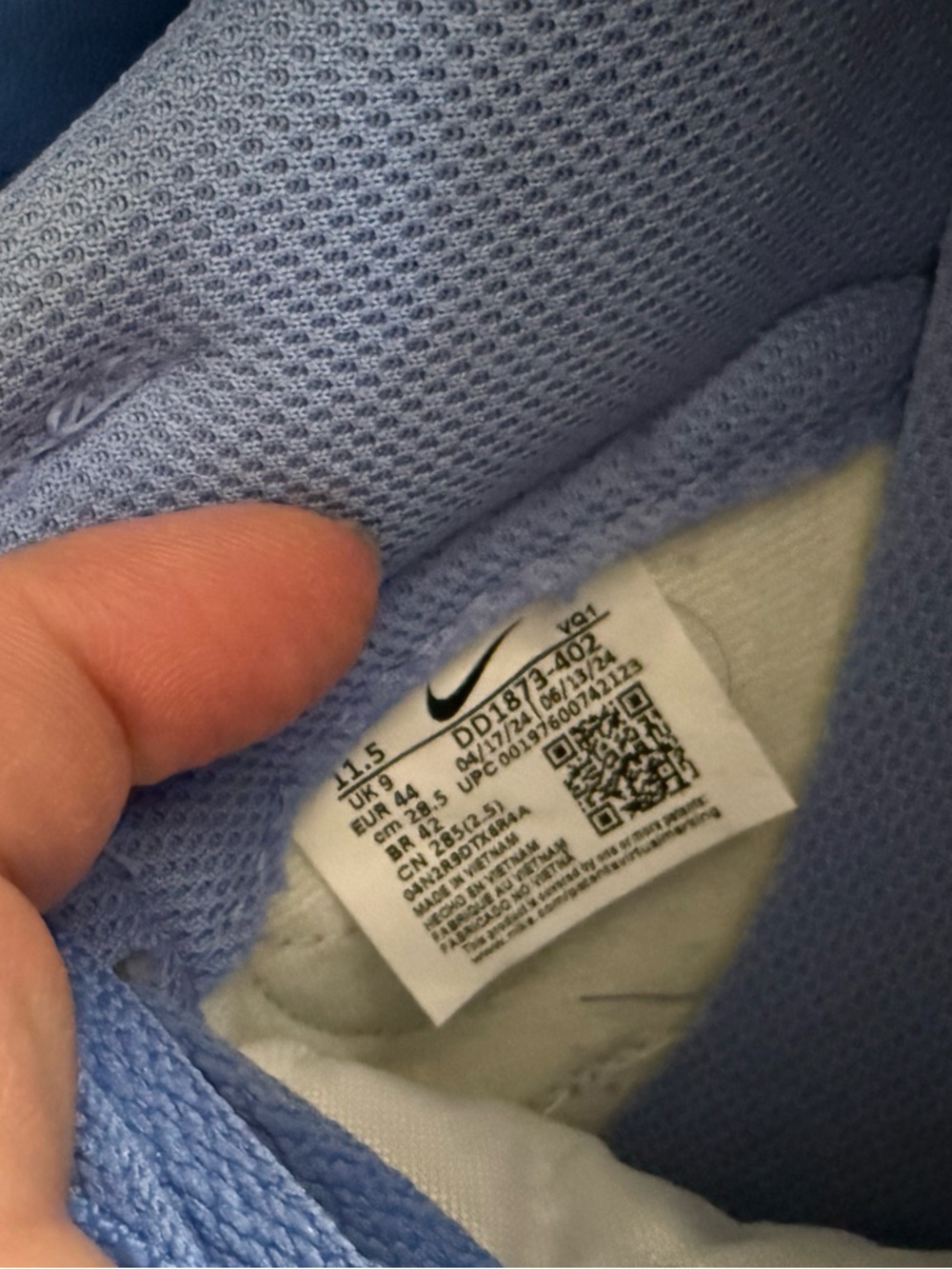 Nikes never worn - Picture 6 of 8
